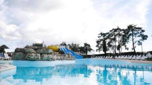 Campings Mobil-home 6/8 personnes - Camping Siblu **** Domaine de Dugny : photos des chambres