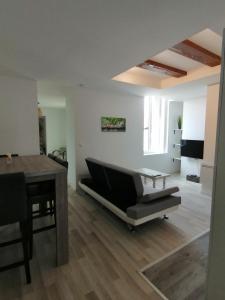Jungle Zen Beau T2 avec jardin Gare 100m