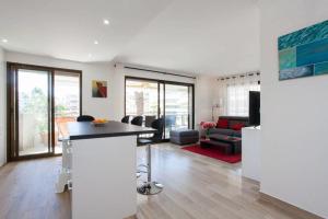 3-Room Apartment with Terrace in Palm Beach