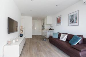 Haven of Peace 1-Br Terrace with Sea View & Pool