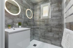 Haven of Peace 1-Br Terrace with Sea View & Pool