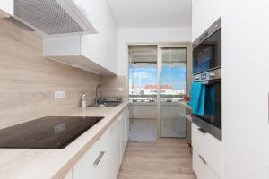 High-Standard 2-Bedroom Apartment with Sea View and Large Terrace