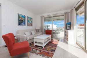 High-Standard 2-Bedroom Apartment with Sea View and Large Terrace