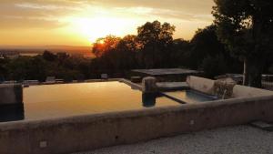 Bâtisse dans un domaine provençal