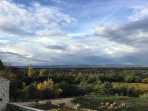 Bâtisse dans un domaine provençal