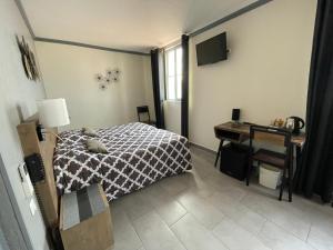 Hotels Le Dauphin Bleu : photos des chambres