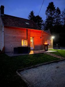 Maisons de vacances Cottage cocooning romantique avec jaccuzzi prive : photos des chambres