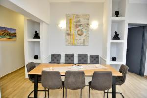 Exquisite 4-Bedroom Prestige Apartment