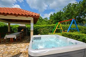 Villa Bisko with heated pool & jacuzzi