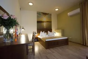 Viktor Bor- és Vendégház**** - 鲍洛通拜雷尼