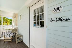 Beach House Getaway - 2BR 2-5BA Coastal Villa