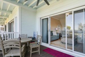Beach House Getaway - 2BR 2-5BA Coastal Villa