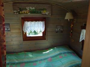 Maisons de vacances Roulotte dans un cadre verdoyant : photos des chambres