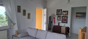 Hill View 4