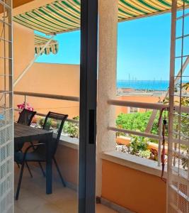 Apartamento en primera línea de playa, frente al puerto de Aguadulce