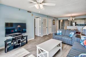 Pelican Beach Resort-Walkout Unit-On the Beach