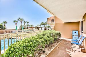 Pelican Beach Resort-Walkout Unit-On the Beach