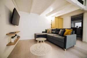 Comfy Apartment with AC at New York Café