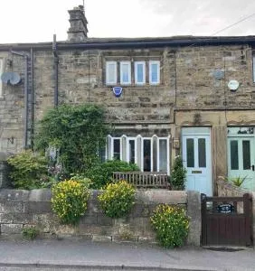 17th Century Cottage with Hidden Garden - Steeton