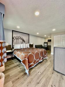 King Studio Suite - Non-Smoking room in Knights Inn - Maingate Kissimmee