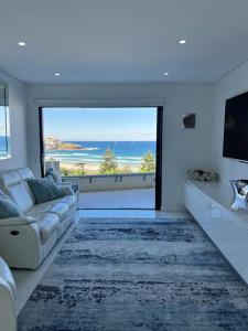 Bondi Beach Waves Beachfront Apartment