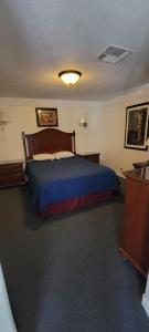Deluxe Family Room room in Husker Inn