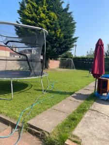 One Bedroom in Spacious Bungalow, Free Parking & Private Entrance