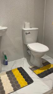 One Bedroom in Spacious Bungalow, Free Parking & Private Entrance
