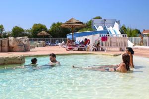 Campings mobil home 6-8 personnes piscine toboggan : photos des chambres