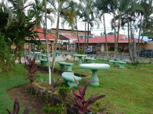 Centrally located in Jaco, walk to beach, beautiful pool! Each Villa Paradise is 1bd 1bath Condo Units sleep 5 or book both units and open connecting door for 10 ppl- Paradise Found!