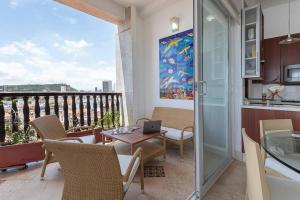 Luxury Apartment: Colonial Oasis