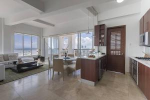 Luxury Apartment: Colonial Oasis
