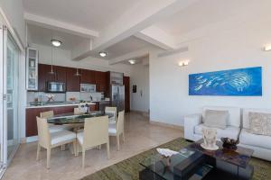 Luxury Apartment: Colonial Oasis
