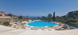 Agay Cap Esterel Le Hameau F2 Clim plein sud dernier etage Magnifique vue mer