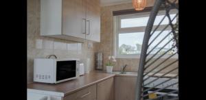 2 Bed Chalet Sleeps 4- Parking Garden Near Beach