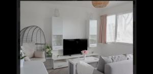 2 Bed Chalet Sleeps 4- Parking Garden Near Beach