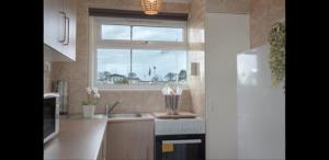 2 Bed Chalet Sleeps 4- Parking Garden Near Beach