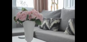 2 Bed Chalet Sleeps 4- Parking Garden Near Beach