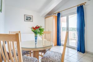 Apartments with a parking space Bilo, Primosten - 21366