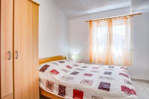 Apartments with a parking space Bilo, Primosten - 21366