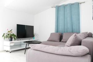 Apartments with parking space Kastel Kambelovac, Kastela - 21372