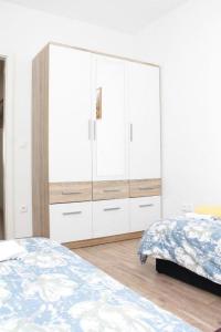 Apartments with parking space Kastel Kambelovac, Kastela - 21372