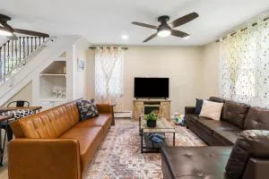 Fantastic retreat 5min from Village with media room and sauna! - Lake Elmore