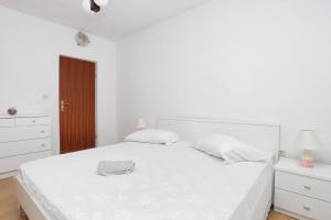 Apartments by the sea Poljica, Trogir - 19316