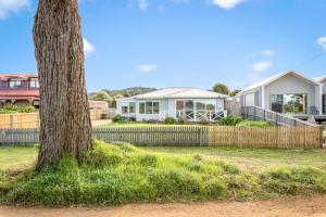 Mandalay Beach House on Pipe Clay Lagoon