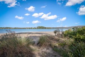 Mandalay Beach House on Pipe Clay Lagoon