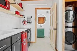 Guest Suite-Hot Tub-Close to Town - Summerset