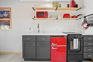 Guest Suite-Hot Tub-Close to Town