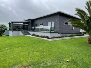 Coastal Paradise - Piopio