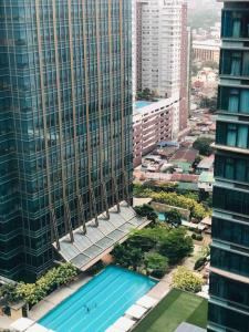 One Uptown Residence 1Br 2Bed Affordable for 4,Uptown Mall Linked